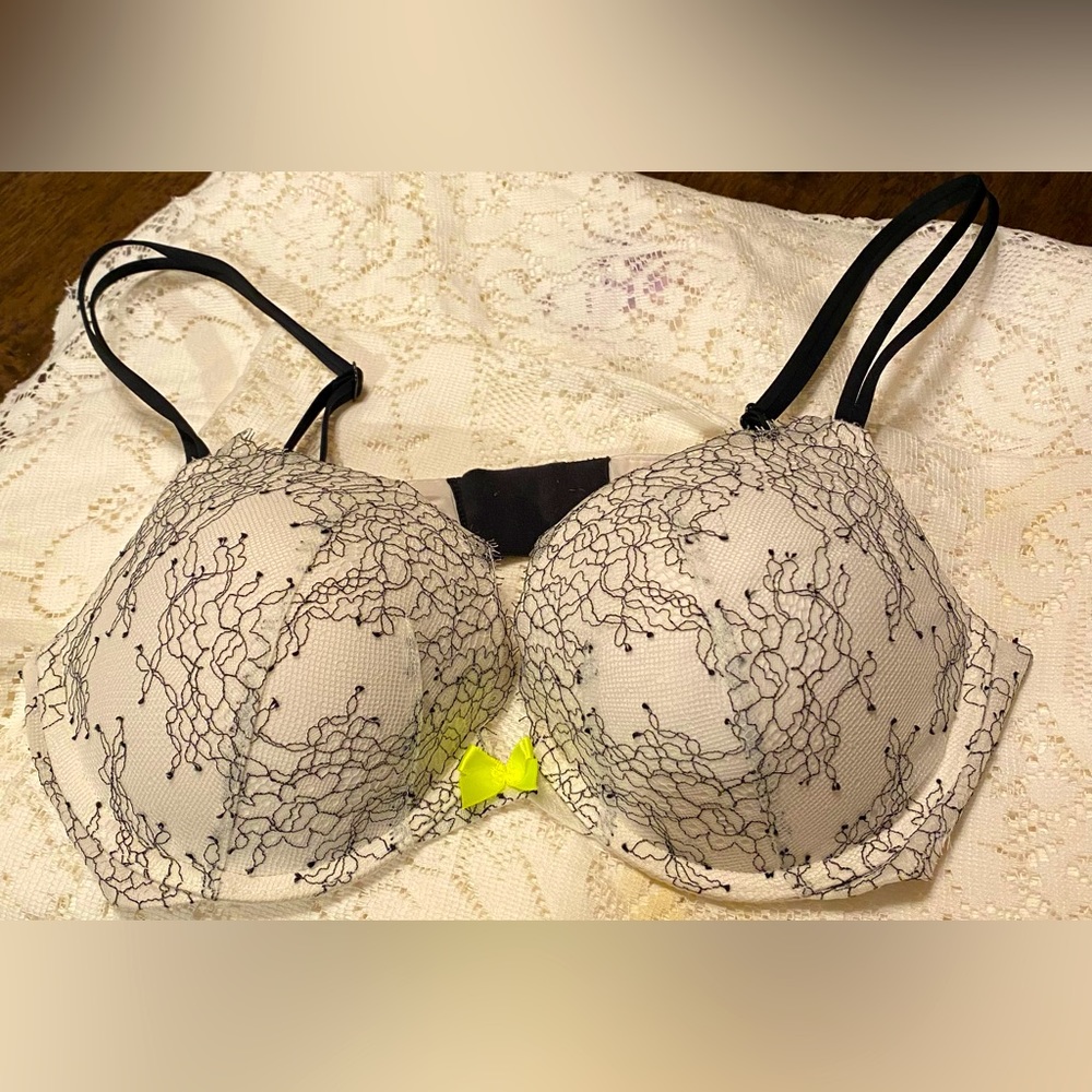 Victoria’s Secret very sexy push-up bra 36c
